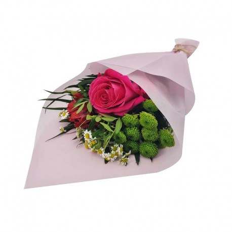 Emballage en papier de soie et fleurs