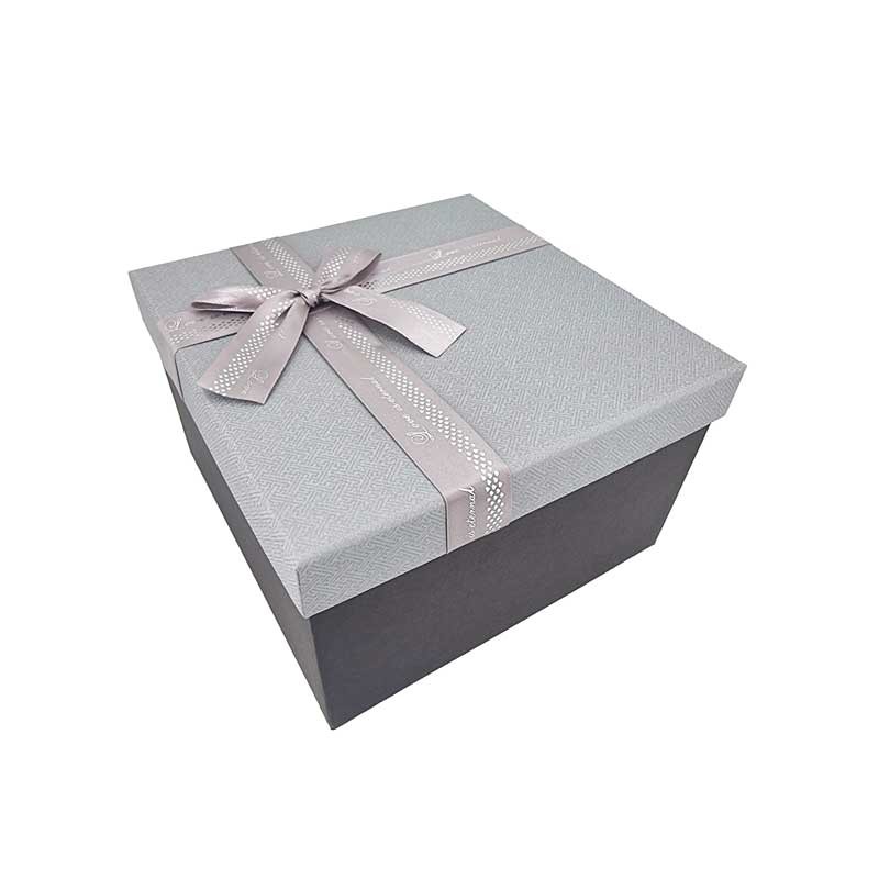 Petite Boîte Cadeau Sur Fond Gris Solide Photo stock - Image du normal,  gris: 229654094
